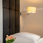 Otel Grunt 3*