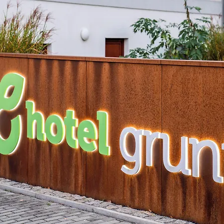Hotel Grunt 3*